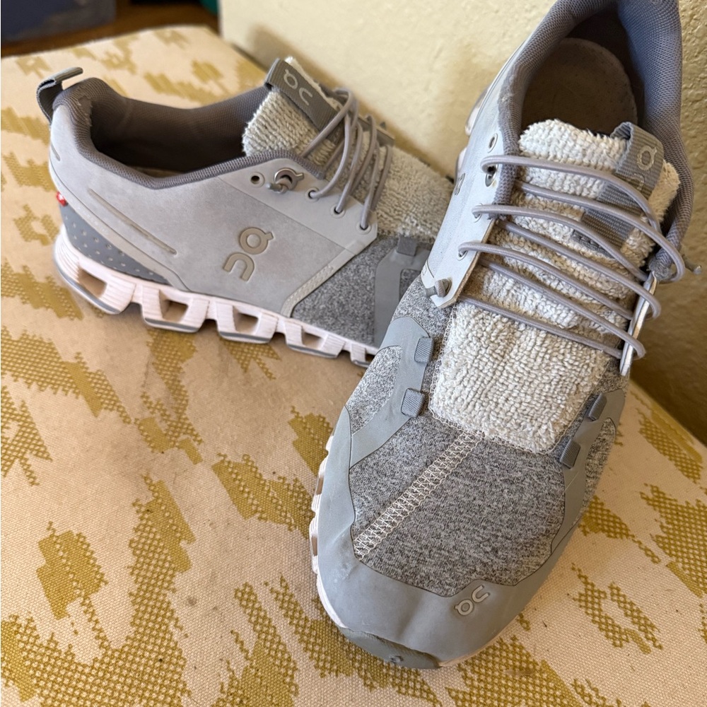 ON Running Light Gray Athletic Shoes